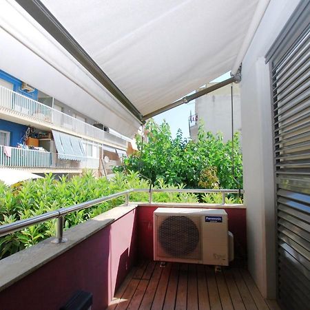Apartamento Blue Fridge Apartmen - Blue Fridge Apartmen - Ideal For Couples, Near Beach And Well Connected Vilassar De Mar Exterior foto