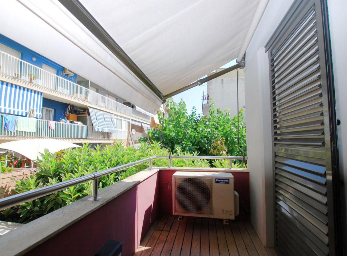 Apartamento Blue Fridge Apartmen - Blue Fridge Apartmen - Ideal For Couples, Near Beach And Well Connected Vilassar De Mar Exterior foto