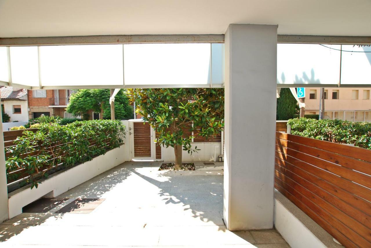 Apartamento Blue Fridge Apartmen - Blue Fridge Apartmen - Ideal For Couples, Near Beach And Well Connected Vilassar De Mar Exterior foto