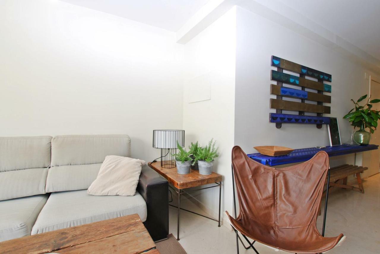 Apartamento Blue Fridge Apartmen - Blue Fridge Apartmen - Ideal For Couples, Near Beach And Well Connected Vilassar De Mar Exterior foto
