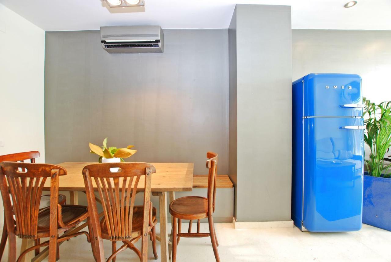 Apartamento Blue Fridge Apartmen - Blue Fridge Apartmen - Ideal For Couples, Near Beach And Well Connected Vilassar De Mar Exterior foto