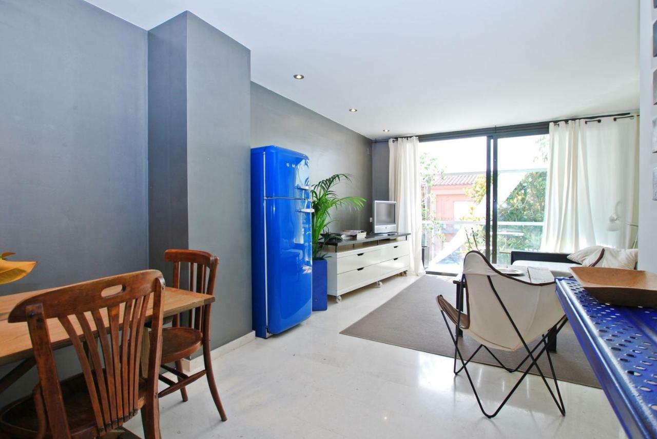 Apartamento Blue Fridge Apartmen - Blue Fridge Apartmen - Ideal For Couples, Near Beach And Well Connected Vilassar De Mar Exterior foto