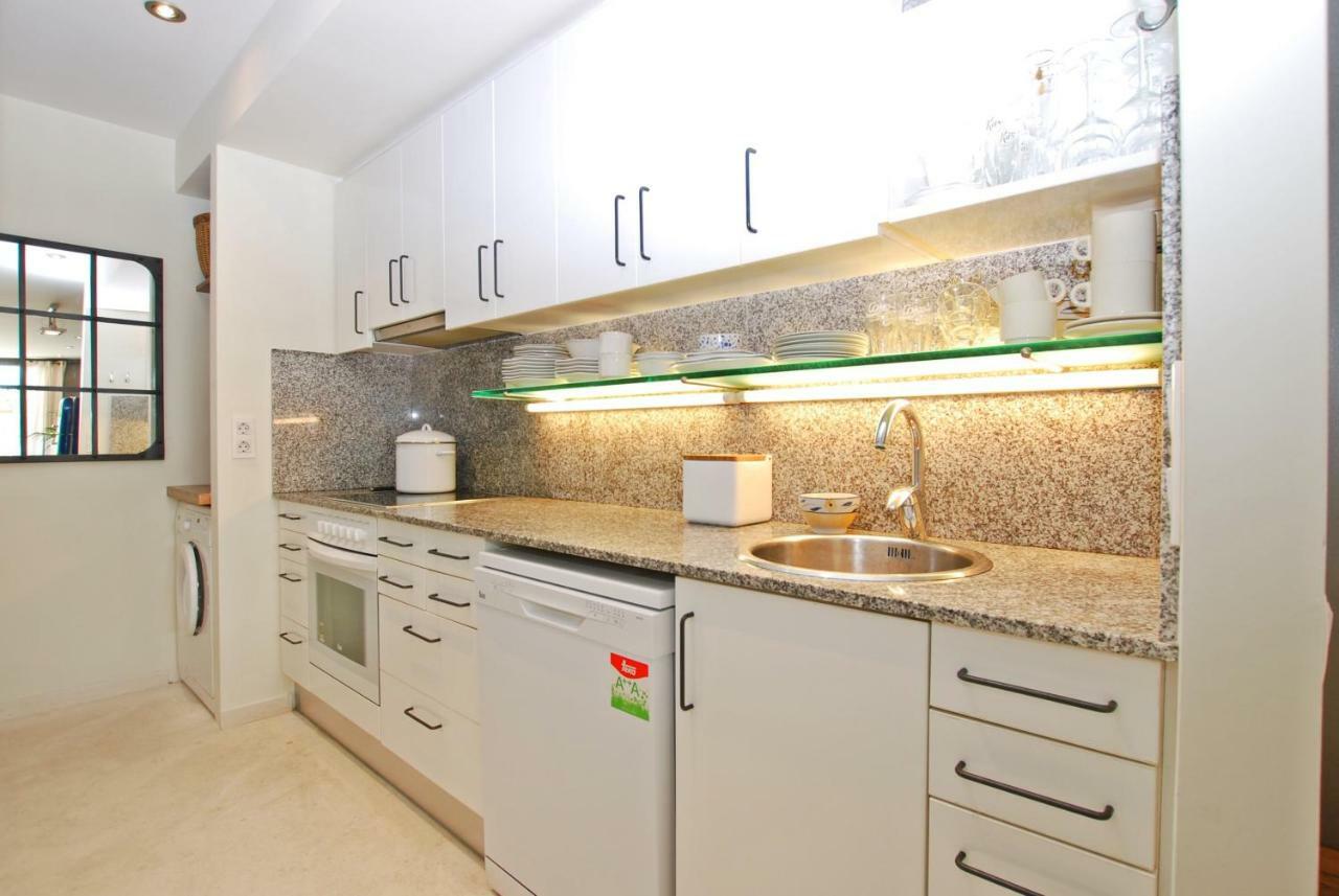 Apartamento Blue Fridge Apartmen - Blue Fridge Apartmen - Ideal For Couples, Near Beach And Well Connected Vilassar De Mar Exterior foto
