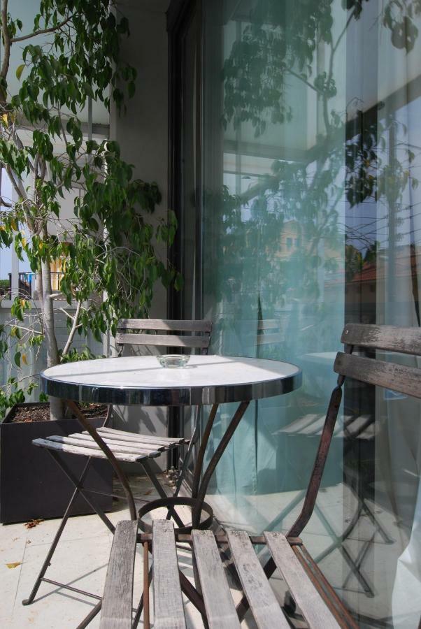 Apartamento Blue Fridge Apartmen - Blue Fridge Apartmen - Ideal For Couples, Near Beach And Well Connected Vilassar De Mar Exterior foto