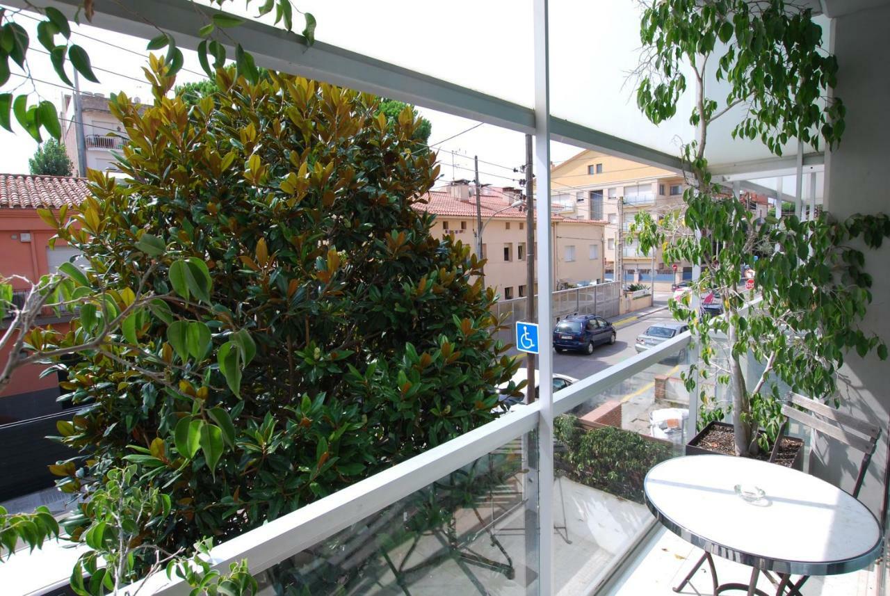 Apartamento Blue Fridge Apartmen - Blue Fridge Apartmen - Ideal For Couples, Near Beach And Well Connected Vilassar De Mar Exterior foto